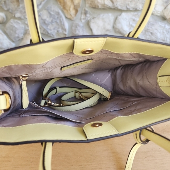 Michael Kors Mercer MD Crossbody Yellow - Picture 5 of 8